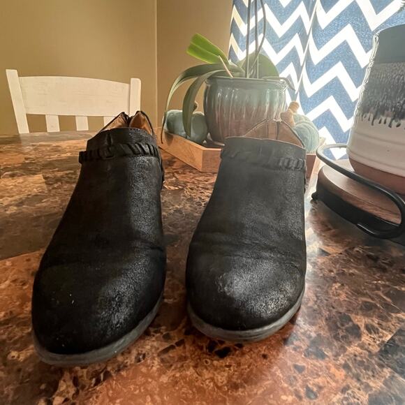 Qupid Distressed Booties - Picture 3 of 11